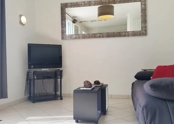 Les Camellias Apartment